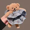 ¡Dios mío! ¡Tan lindo! Scrunchie de peluche súper adorable a cuadros para un peinado de moño juguetón