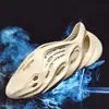 Comércio exterior 2022 verão novo coco Baotou buraco sapatos masculino e feminino Tamanho grande Praia eva casal sandálias atacado