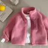 Nueva chaqueta de forro polar para niños 2026 otoño e invierno, elegante chaqueta con cuello alto para niños y niñas, top versátil de forro polar para bebé