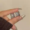 Pendientes Irregulares Simples Versátiles de Aguja Plateada en Forma de C Pendientes Pequeños Elegantes Simples para Ropa de Trabajo Diaria Pendientes de Nicho para Mujer