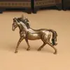 Latón caballo viejo un par de adornos de escritorio Caballo del Zodiaco Caballo de transferencia a la fortuna adornos Wen juega bronce viejo al por mayor