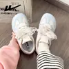 Zapatillas de entrenamiento alemanas 2026 modelo nuevo, con bloques de color, lindas y cómodas, alto valor estético, zapatos casuales versátiles y vibrantes, calzado de mujer elegante con un diseño único