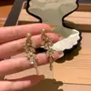 Resaltado de la Fiesta Nocturna: Pendientes Exquisitos y de Lujo con Borla de Diamantes Brillantes y Perlas para Mujer, Presentando un Toque de Alta Gama y un Diseño Audaz