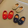 Chegada Nova Outono 2025 Sapatos Mocassins Retrô Infantis Meninos Solado Macio Sapatos Casuais Estilo Britânico Meninas Sapatos de Couro Flats Tendência