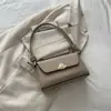 Bolso de Mano Ligero de Lujo Tipo Sobre Nuevo Otoño 2026 para Mujer, Color Sólido Simple, Hebilla Metálica, Moda Casual, Bolso de Banquete con Temperamento