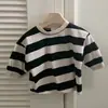 Camiseta Casual Soltinha com Gola Redonda e Listras Largas para Bebês - Primavera e Outono INS - Manga de Nove Pontos - Top Confortável para Meninos e Meninas