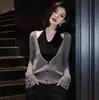 Suéter de Punto con Cuello Halter en V Falso de Dos Piezas Estilo Francés para Mujer, Moda Primavera y Otoño, Favorecedor para Figuras Ligeramente Robustas, Adelgazante, Rejuvenecedor, Top Suéter Versátil