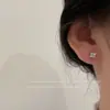 Pendientes de Trébol de Cuatro Hojas Incrustados de Diamantes Pequeños Mini Versátiles para Mujer Hierba de la Suerte Pendientes Pequeños Transparentes Exquisitos Pendientes para Dormir