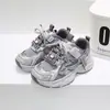 Tamanhos 26-37, cabedal de couro, feito à máquina, tênis esportivos infantis de tamanho médio a grande, tênis infantis de malha, tênis casuais unissex estilo "dad shoes", modelo 6625