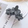 Cross-border New Style Grab Clip All-match Grampo de cabelo Grampo de cabelo Grampo de cabelo Headwear Europeu e americano Frosted Flower Shark Clip Acessórios de cabelo para mulheres