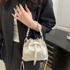 Bolsa de Mão Estilo Balde de Pérolas para Mulheres, Nova Bolsa de Ombro Bordada Estilo Chinês Verão 2026, Bolsa Transversal Simples e Elegante de Nicho