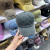 Gorra de béisbol negra rasgada y desgastada personalizada para hombre y mujer, primavera y verano, moderna, callejera, degradada, de copa suave, con visera, combinable con todo