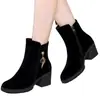 Botines de gamuza para mujer 2026 nuevo estilo otoño e invierno, forro de felpa, tacón grueso, antideslizantes, botas de algodón, punta redonda, tacón medio, botas Martin
