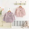 Suéter dulce y elegante de manga larga para bebés niñas, camiseta amigable con la piel, nueva sudadera tipo pullover de estilo coreano de otoño para bebés y niños pequeños