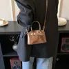 Bolso Cruzado Versátil Estilo Retro para el Commuter Nuevo Otoño 2025 Bolso Cruzado Casual de Alta Calidad Bolso de Mano de Moda de Gama Alta