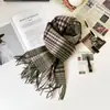 Bufanda de Lana Pura 100% Australiana a Cuadros Otoño e Invierno Estilo Coreano Versátil Bufanda Cálida para el Cuello Estilo Pareja Chal con Borlas Venta al por Mayor