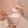 Pulsera abierta de hoja mate y gota de agua, estilo europeo y americano, simple y única, elegante y de alta gama, joyería de nicho de lujo ligero