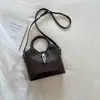 Bolsa de Hombro Cruzada de Cubo de Moda Coreana de Verano 2026 de Alto Valor con Personalidad Relajada