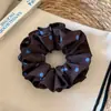 Scrunchie plissado azul com bolinhas estilo coreano, clássico e versátil, adequado para o uso diário, elástico de cabelo para rabos de cavalo e coques