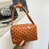 Bolsa de Mão Personalizada com Bolinhas Estilo Coreano 2026 Nova Moda Outono Inverno Bolsa Cilíndrica Alto Valor Estético Bolsa Tote de Grande Capacidade