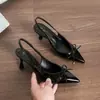 Zapatos de tacón alto poco profundos con punta y lazo, color nude, de piel de vaca, para mujer, nuevo estilo de verano 2026, sandalias sin espalda de una sola tira