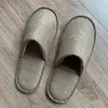 Pantuflas Desechables Hotel Estrella, Engrosadas y Antideslizantes, Venta al por Mayor para Hoteles, Casas de Huéspedes, Uso en Casa, Salones de Belleza, Logo Personalizado Disponible