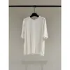 La camiseta blanca minimalista de ajuste holgado y hombros descubiertos de Bie para mujer es versátil y relajada, con un top de punto de longitud media y cuello redondo.