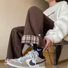 Pantalones de primavera y otoño para hombre, pantalones casuales rectos holgados de moda estilo Hong Kong, versátiles con detalles de botones, pantalones deportivos de pierna ancha tipo baloncesto