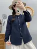 Estilo artístico e fresco, bolso grande, gola alta, corte solto, gaze de algodão de camada dupla, ombro regular, camisa branca de algodão para bebê de manga comprida para mulheres