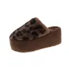 Nuevos Zapatos de Algodón con Estampado de Leopardo Peludo para Mujer, Otoño e Invierno 2024, Calzado de Moda para Exteriores, Pantuflas de Punta Cerrada con Suela Gruesa de 8 cm, Pantuflas de Algodón