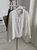 Camisa retrô estilo japonês com cadarço e gola alta, projetada para mulheres petite, com bordado jacquard delicado, estilo pull-over e perfeita para o outono de 2026