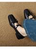 Sapatos Mary Jane Retro Estilo Academia com Laço de Couro Macio Sapatos Planos Versáteis de Bico Quadrado para Mulheres Novo Modelo 2026