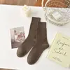 Meias cano médio de cor sólida com salto para mulheres, tons quentes para outono e inverno, simples e versáteis, design clean, estilo universitário, meias longas vintage
