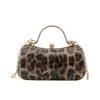 Bolso bandolera, retro y elegante, con correa de cadena y estampado de leopardo, nuevo estilo francés 2026, único y moderno, con cierre de candado y carcasa rígida, diseño cuadrado pequeño