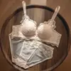 Lencería de Encaje Puro Deseo Estilo Francés para Bustos Pequeños, Realzando y Agrandando, Sin Copa Vacía, Anticaída, Recogida Lateral del Pecho, Sujetador Rojo Sexy