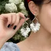 Série Floral Lua Branca: Brincos Florais de Verão Frescos e Refrescantes, Pétalas Delicadas de Imitação de Madrepérola, Brincos com Franjas cravejados de Diamantes