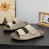 Chinelos Planos Estilo Romano Retrô para Mulheres Verão 2026 Nova Moda Velcros Externos Casuais Preguiçosos