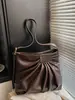 Nova Bolsa Plissada de Ombro Único para Mulheres Outono/Inverno 2025, Bolsa Transversal Versátil da Moda de Alto Padrão para o Dia a Dia, Bolsa de Braço de Nicho de Luxo Leve