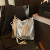 Bolsos de Mujer de Moda para la Temporada Primavera/Verano 2025 Bolso de Hombro Versátil Bolso Balde Casual