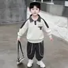 Conjunto de Moletom Masculino Primavera e Outono Estilo Coreano Para Crianças Pequenas Lindo Roupas Esportivas Conjunto de Duas Peças Roupas Estilosas para Bebês Venda por Atacado