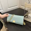 Bolsa de Mão/Ombro Nova Estilo Verão 2026 Padrão Pedra Simples e Elegante com Aba Texturizada Cor Sólida Bolsa Quadrada Pequena Atacado