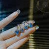Pendientes Dongdaemun sencillos y encantadores para mujer, estilo celebridad de Internet, pequeños y modernos pendientes de estilo frío, joyería creativa que combina con todo.