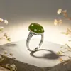 Joia de personalidade e estilo, prata S925 cravejada com jade Hetian, design vazado, anel elegante feminino para o dedo indicador