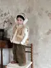 Estilo Novo Inverno 2025 Roupas Infantis Coreanas Colete de Camurça para Meninas com Bolsa de Gato Colete Infantil Espesso e Quente