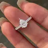 Anillo de Moissanita Huevo de Paloma Grande 1.5 Quilates Anillo de Moissanita Anillo de Compromiso para Mujer Circonita Cúbica Completa Micro-pavimentado Dulce