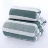 Juego de toallas de coralina al por mayor transfronterizo para adultos, toalla de baño simple a rayas anchas, toalla absorbente de punto de urdimbre engrosada