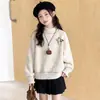 Suéter blanco para niña con cuello semi-alto, nuevo modelo de invierno 2026, tejido grueso para niños mayores, camisa básica para estudiantes de secundaria
