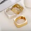 Pulsera Nueva Estilo Europeo y Americano con Baño de Oro, Borde Ancho, Diseño Personalizado para Mujeres, No se Desvanece, Joyería de Aleación de Lujo Ligero, Venta al por Mayor de Fábrica