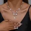 Al por mayor transfronterizo Yiwu Conjunto de Collar y Pendientes de Flor de Pedrería para Novia, Accesorios de Ropa de Banquete para Mujer, Suministro del Fabricante
