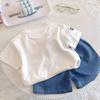 Camisetas de Verão de Manga Curta para Meninos e Meninas, Moda Bebê, Infantil Elegante e Moderna, Desenho Animado Coreano Bordado, Tops Brancos de Meia Manga